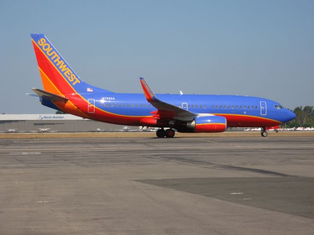 Boeing 737-700 (N788SA) - Taxiing to gate after landing