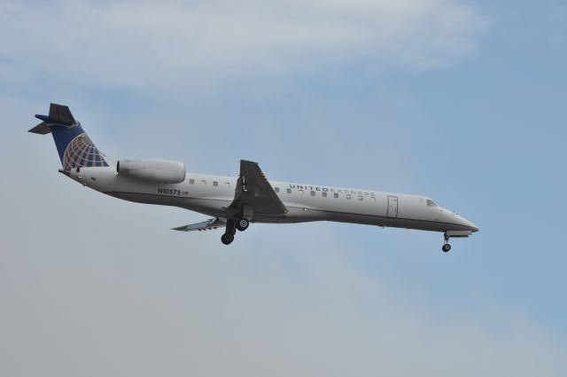 Embraer ERJ-145 (N10575)