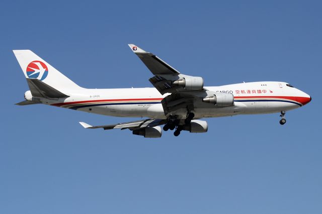 Boeing 747-400 (B-2426) - Oct. 2011 - short final for ORDs runway 10