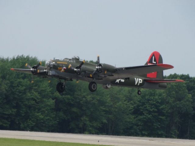 Boeing B-17 Flying Fortress (N7227C)