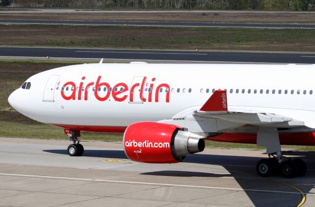 Airbus A330-200 (D-ALPB)