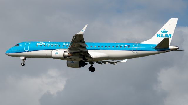 Embraer ERJ-190 (PH-EZL)