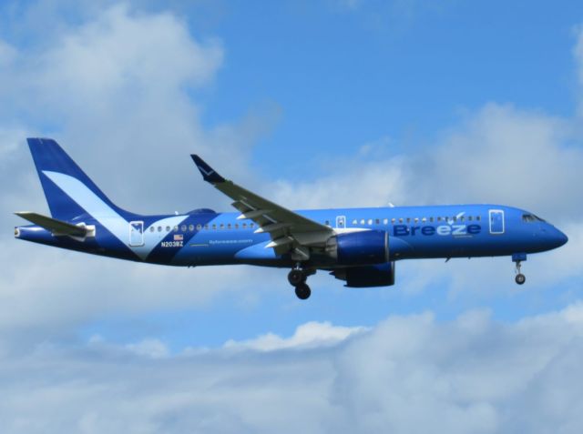 Airbus A220-300 (N203BZ)
