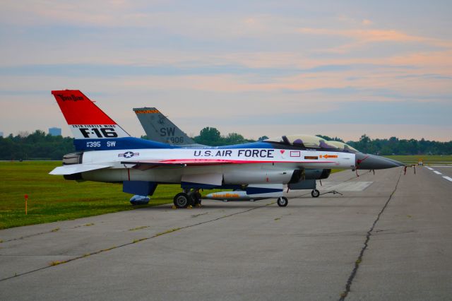 Lockheed F-16 Fighting Falcon —