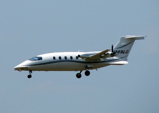 Piaggio P.180 Avanti (N369LC) - Landing at Shreveport Regional. Identical shot, different day.