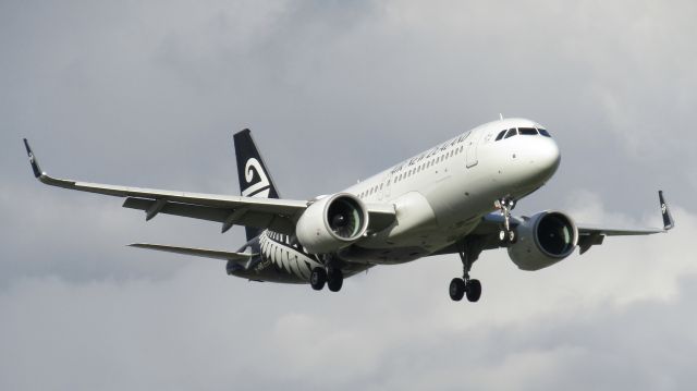 Airbus A320neo (ZK-NHD) - On approach from NZCH 01/10/20.