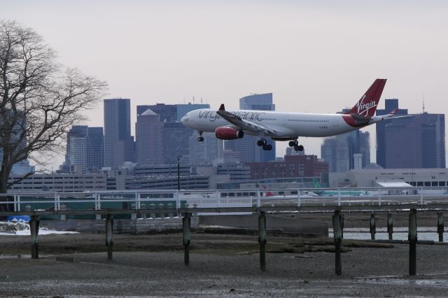 Airbus A330-300 (G-VUFO)