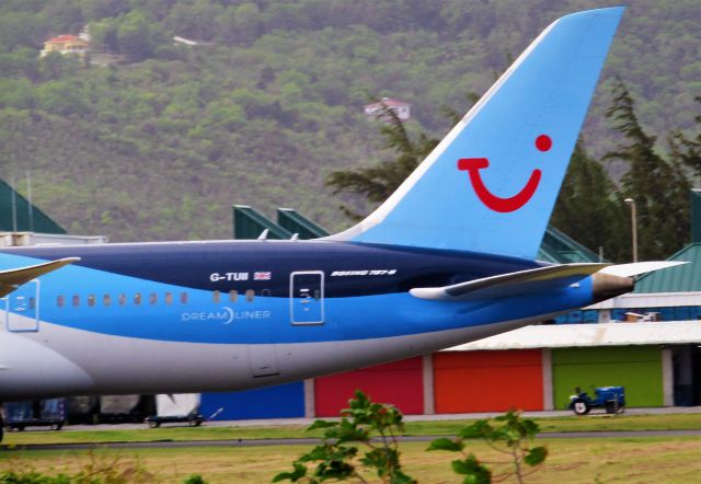 Boeing 787-8 (G-TUII)