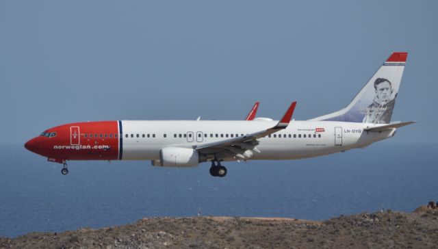 Boeing 737-800 (LN-DYQ)