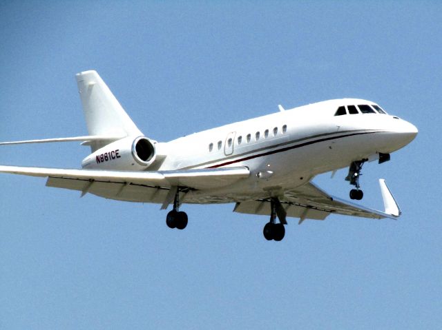 Dassault Falcon 2000 (N881CE) - Landing RWY 20R