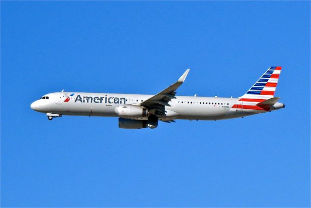 Airbus A321 (N119NN) - a rel=nofollow href=http://flightaware.com/live/flight/N119NN/history/20141102/2100Z/KLAX/KDFWhttps://flightaware.com/live/flight/N119NN/history/20141102/2100Z/KLAX/KDFW/a