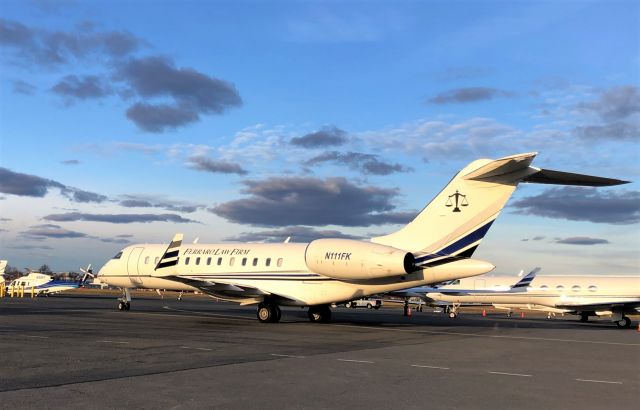 Bombardier Global Express (N111FK)