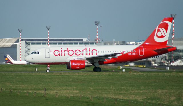 HB-IOX — - Air BERLIN with swiss registration, wet lease from Belair Airlines, DUS/EDDL, 11.Apr 2008