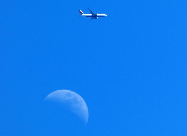 Boeing 737-800 (N395DN) - Shown here is a Delta Boeing 737-800 heading south a few minutes after departure in the Spring of 2017.  