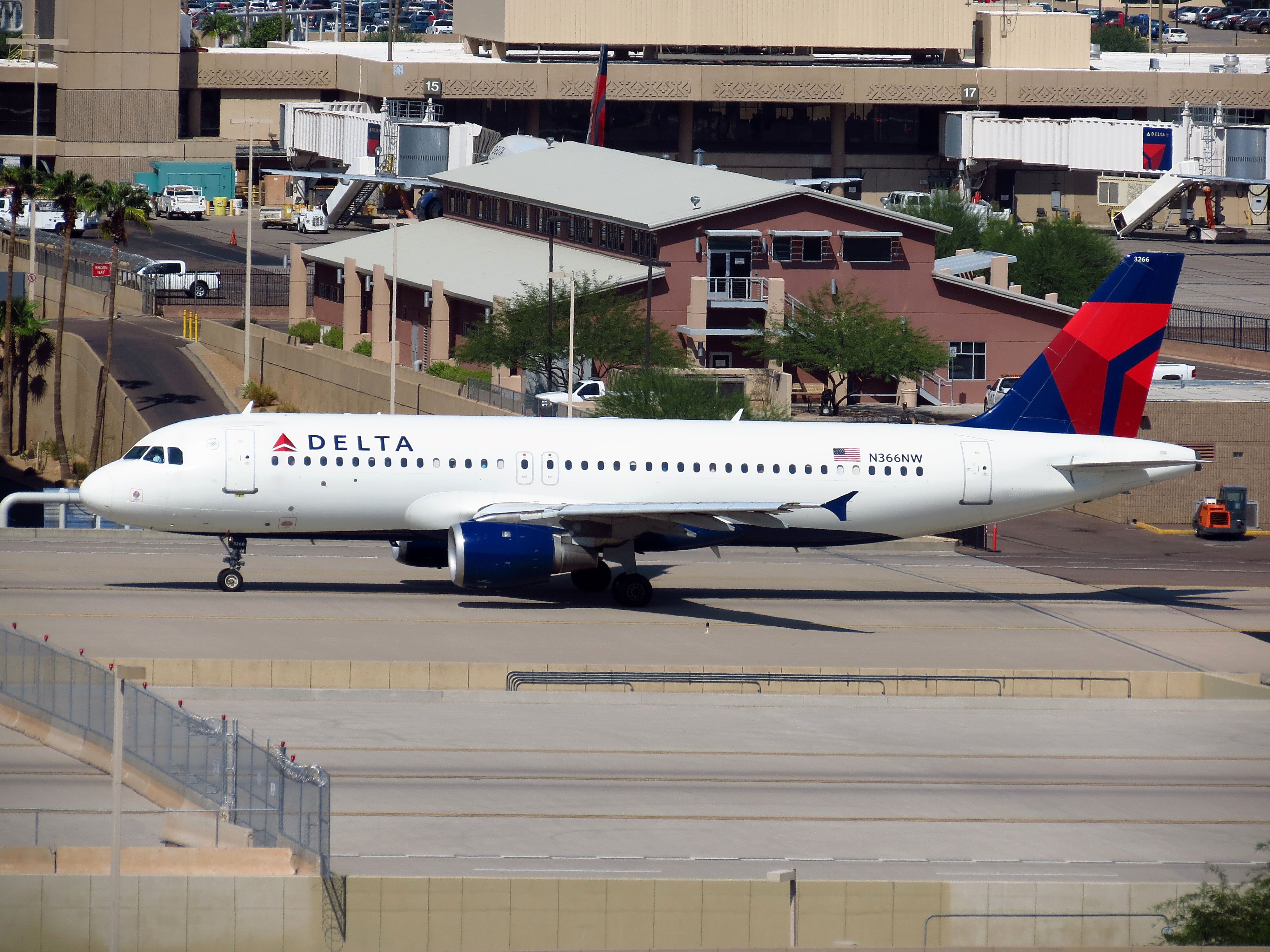 Airbus A320 (N366NW)