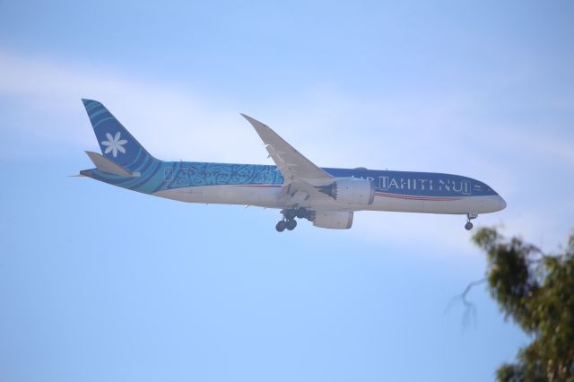 Boeing 787-9 Dreamliner (F-OMUA)