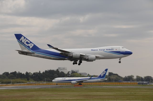 Boeing 747-400 (JA01KZ) - Landing at Narita Intl Airport 16R on 2011/4/29