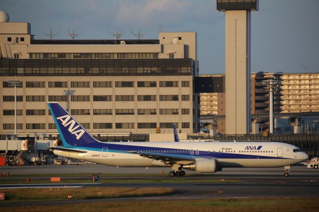 BOEING 767-300 (JA8971)