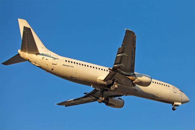 BOEING 737-400 (N720VX)