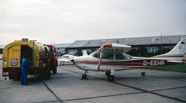 Cessna Skylane (D-EEHR) - One of he first flights to Berlin after the fall of the wall. berlin Schoenefeld.
