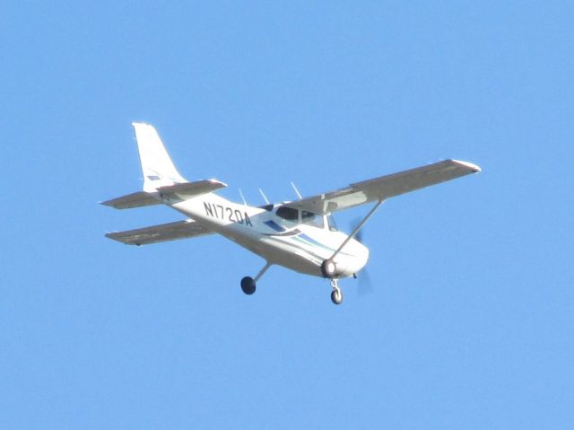 Cessna Skyhawk (N1720A) - 1 Nov 2022, on late afternoon approach to KPWA.