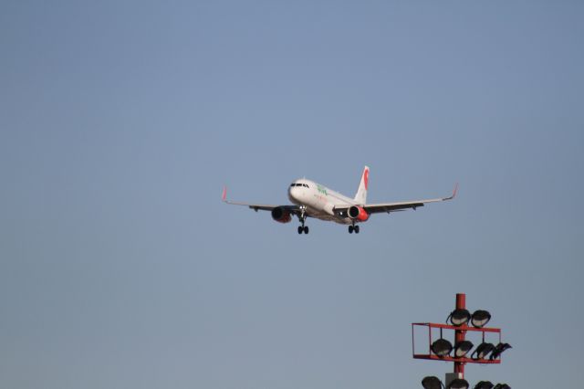 Airbus A320 (XA-VAW) - FINAL APPROACH 27 MMTJ