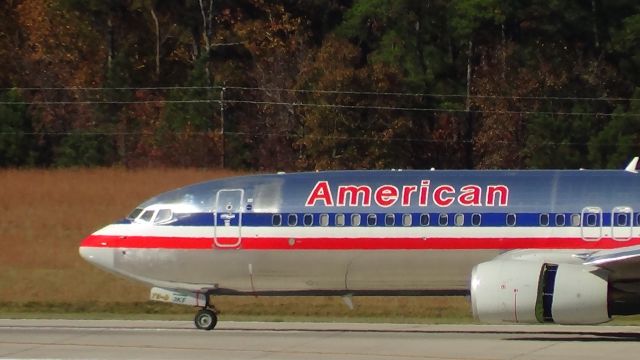 Boeing 737-800 (N920NN) - N920NN engages reversers on 23R