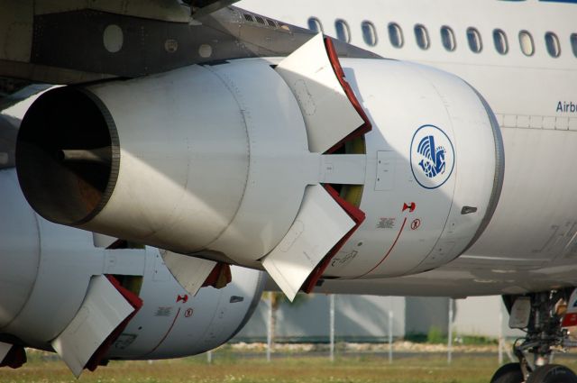 Airbus A340-300 (F-GLZU)