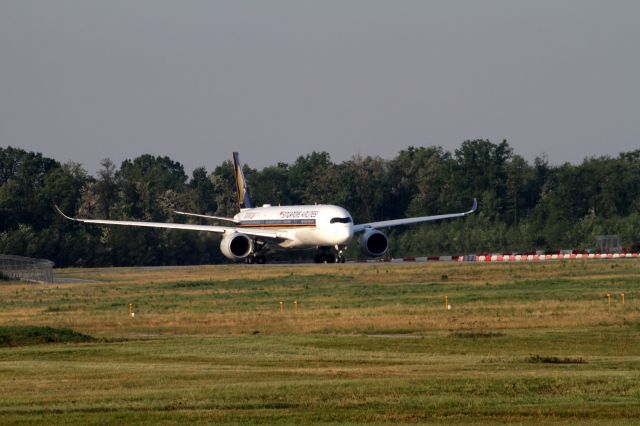Airbus A350-900 (9V-SMF)
