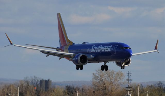 Boeing 737 MAX 8 (N8719Q) - 737 MAX 8 landing runway 32