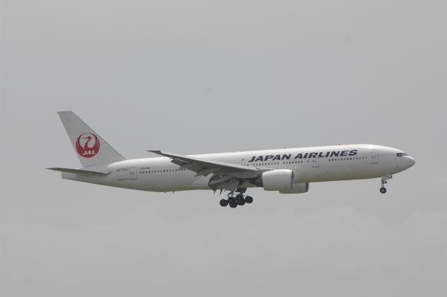 Boeing 777-200 (JA772J) - Final Approach to Haneda Intl Airport R/W22 on 2011/7/5