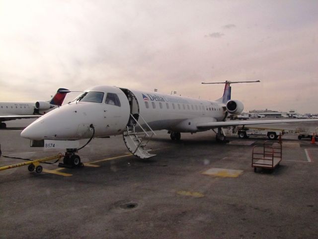 Embraer ERJ-145 (N574RP)