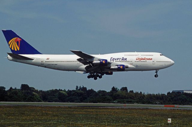 BOEING 747-300 (SU-GAL) - Short Final at Narita Intl Airport Rwy16R on 1996/06/05