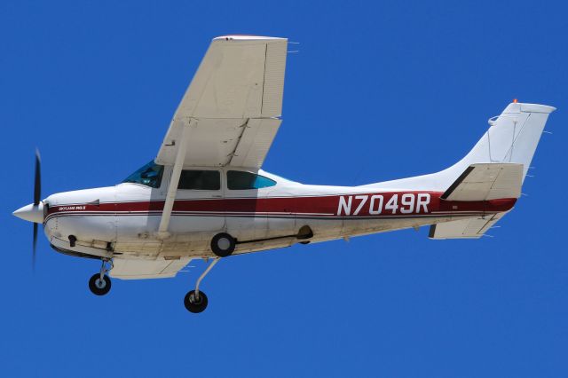 Cessna Skylane (N7049R)