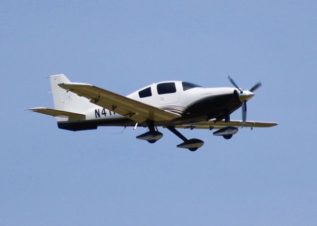 Cessna 400 (N417MW) - At Shreveport Regional.