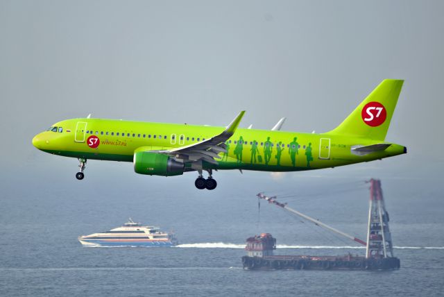 Airbus A320 (VP-BOM)