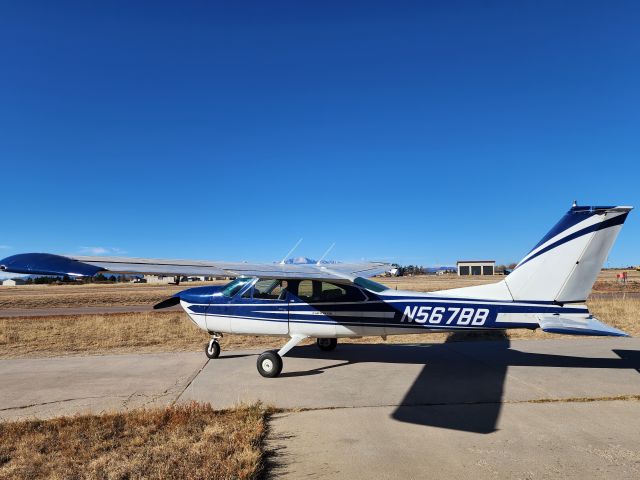 Cessna Cardinal (N567BB) - KFLY - View of Pikes Peak