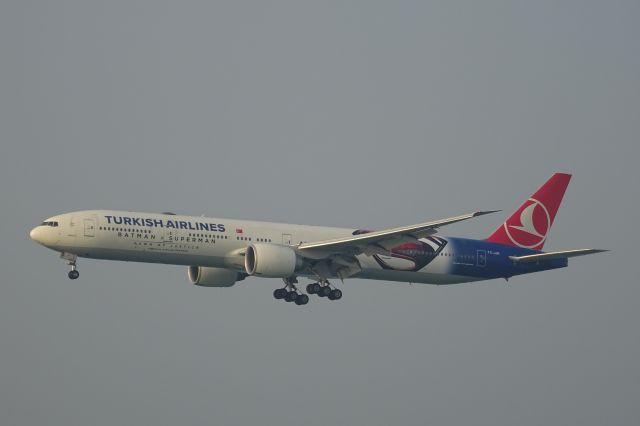 BOEING 777-300ER (TC-JJN)