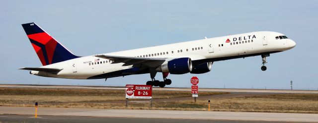 Boeing 757-200 (N650DL) - Blasting off from runway 8.