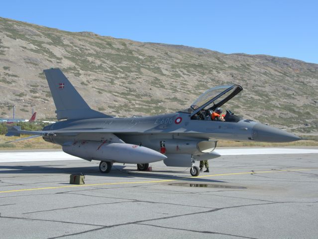 Lockheed F-16 Fighting Falcon (E606) - Parked