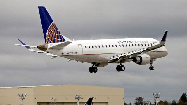 Embraer 175 (N103SY) - SKW5871 from KSFO on final to Rwy 16R on 10.18.19. (ERJ-175LR / cn #17000390).