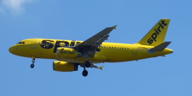 Airbus A319 (N506NK) - Just seconds for landing, summer 2018.