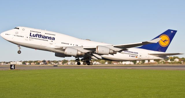 Boeing 747-400 (D-ABVP) - Lufthansa German Airlines - City of Bremen  D-ABVP