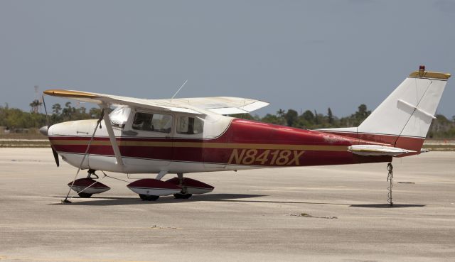 Cessna Skyhawk (N8418X)