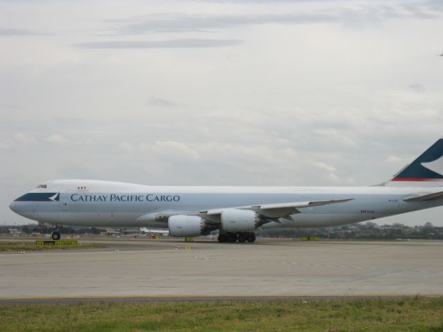 BOEING 747-8 (B-LJF) - I was standing 200m's right of the center of runway 25.