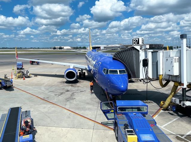 Boeing 737-800 (N8531Q) - About to depart for STL as WN389