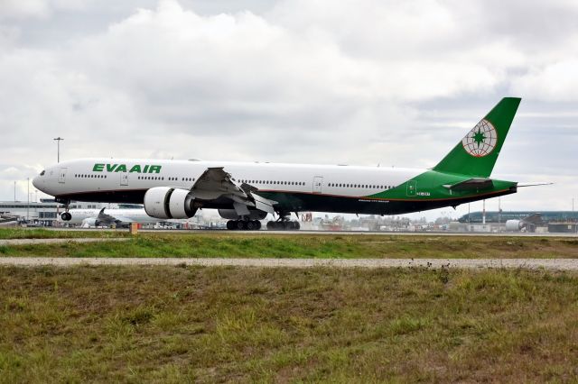 BOEING 777-300 (ZK-OKT) - Short term lease from EVA Air