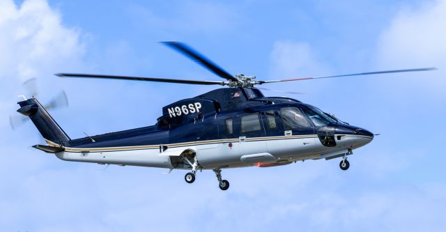 Sikorsky S-76 (N96SP) - N96SP inflight at TNCM St Maarten.br /22/12/2018