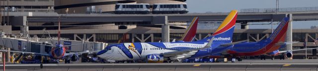 Boeing 737-700 (N946WN) - Phoenix Sky Harbor International Airport 09SEP19