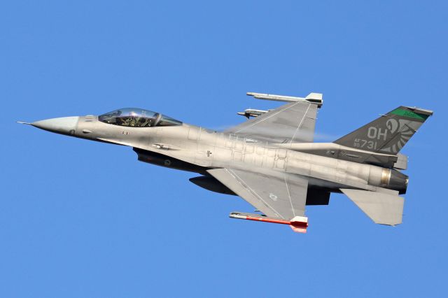 Lockheed F-16 Fighting Falcon (90-0731) - STING 11 giving me “the look” while climbing out Sunday morning (7 Nov 2021).